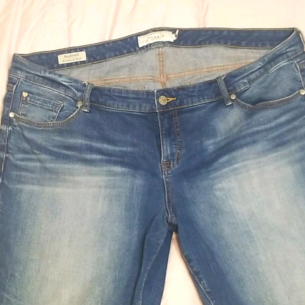 Torrid boyfriend jeans NWOT
